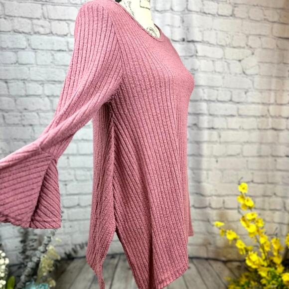 Love by Chesley Scoop Neck, Bell Sleeves Sweater - size M - Picture 1 of 11